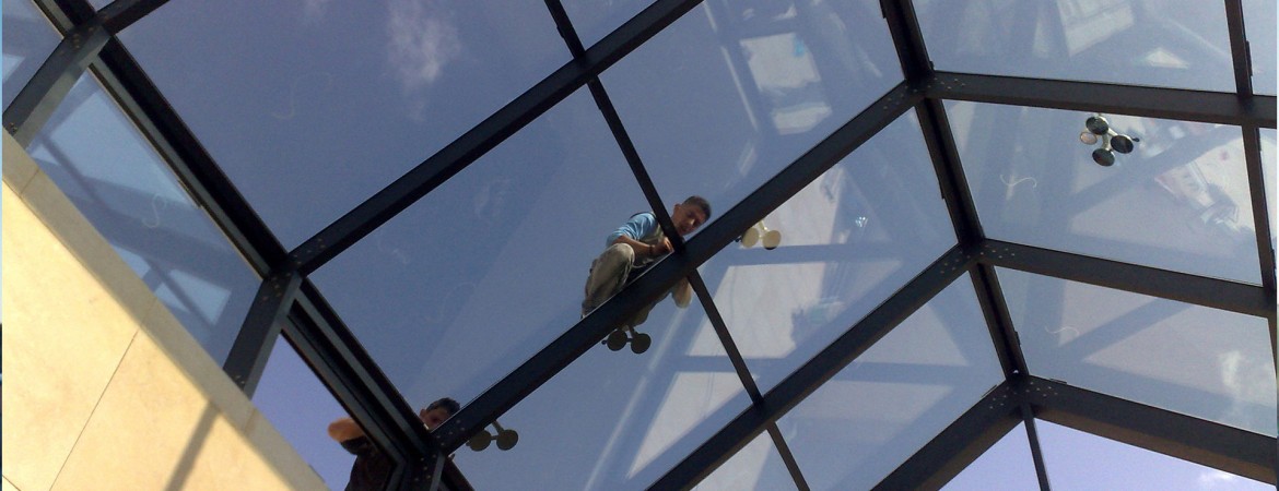 أسقف زجاجية